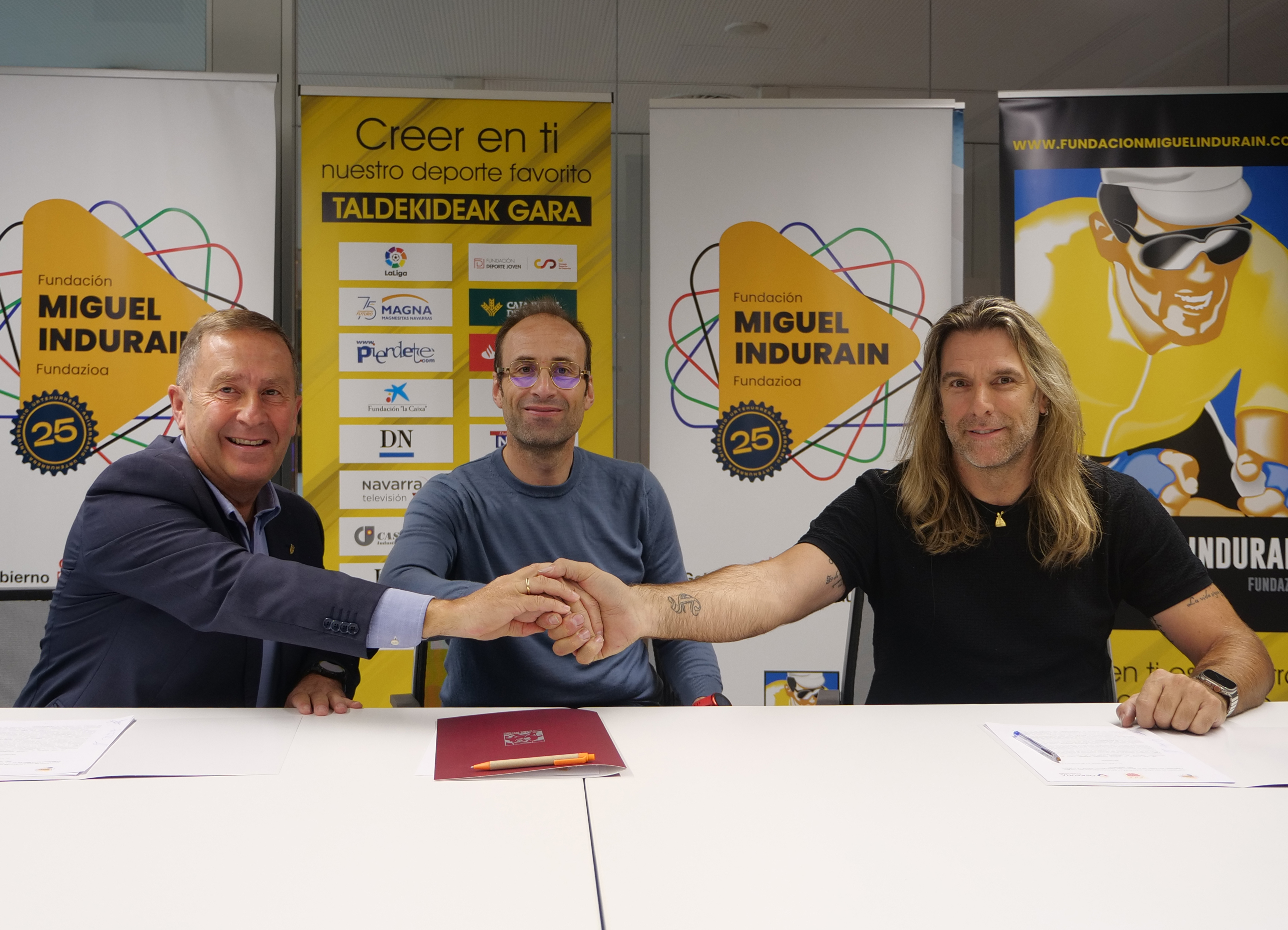 Firma del convenio de colaboraci&oacute;n para la estructuraci&oacute;n del f&uacute;tbol femenino navarro